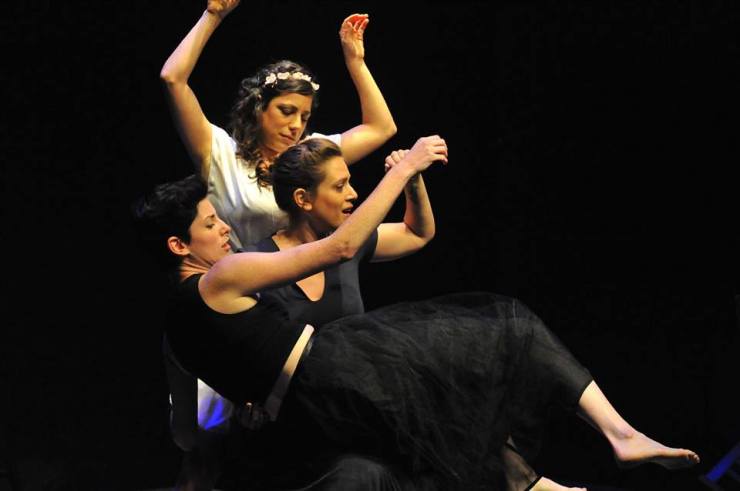 שלוש אחיות - גדי דגון