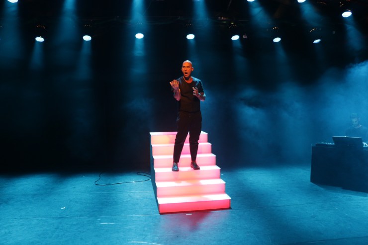 חיי גרסת המחזמר - שיר הלל 2